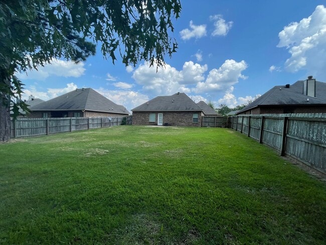 Building Photo - 3/2 for Rent in Farmington Station! Available in January