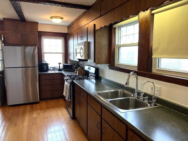 Building Photo - 5 Glenmont Rd