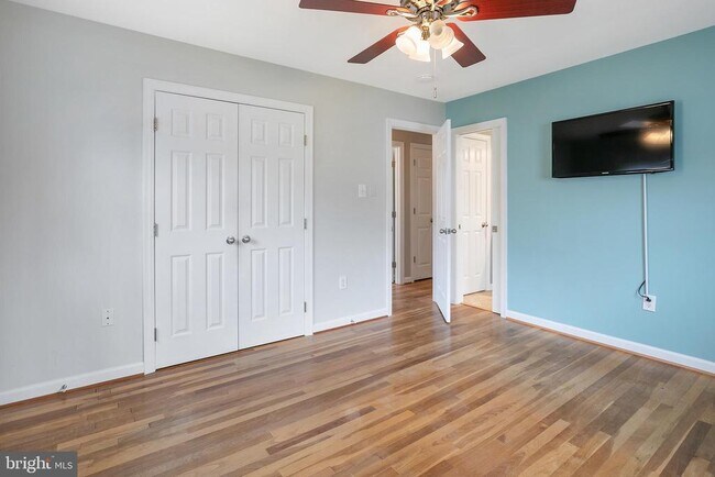 Building Photo - 8300 Midwood St