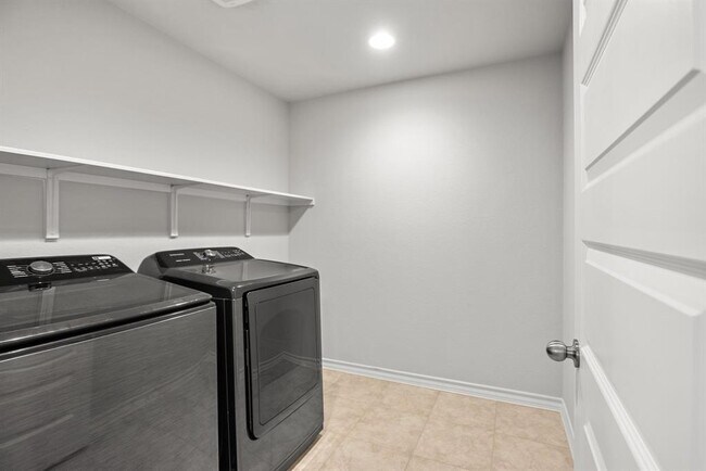 Building Photo - 798 Eves Necklace Dr.