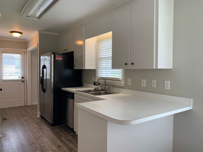 Building Photo - Pretty Home, Featuring 1st Floor Master Su...