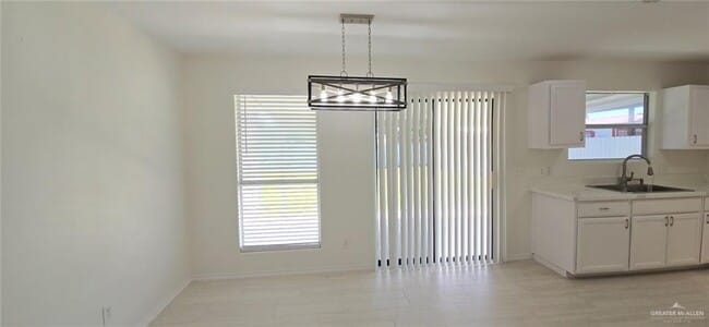Building Photo - 410 Delia Ave