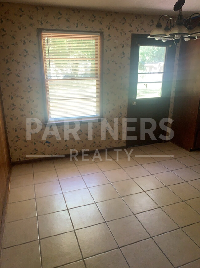 Building Photo - 4508 Rainbow Rd