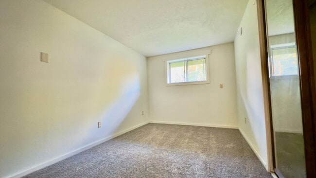 Building Photo - Lakefront Home at Summit Lake 3 Bedrooms with Lake Views