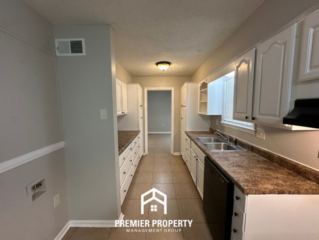 Building Photo - 5599 Sweet Gum Dr