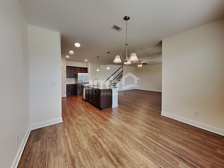 Building Photo - 5105 Jack Byrnes Dr