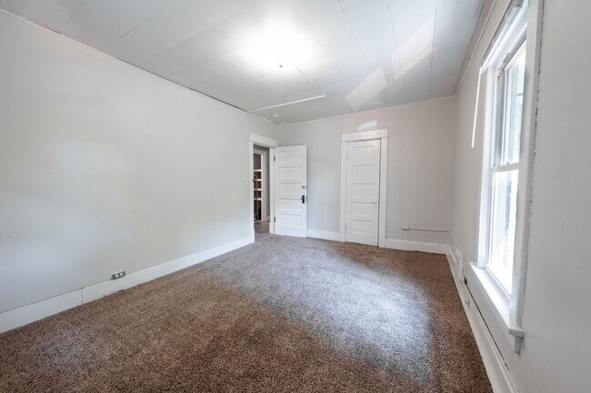 Building Photo - 408 W Illinois St