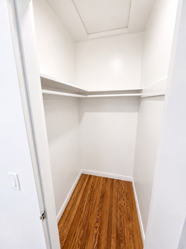 Building Photo - Completely Remodeled Spanish Style Midtown Apartment! Air Conditioning!