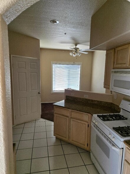 Building Photo - 6480 Annie Oakley Dr
