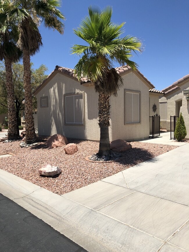 Building Photo - Stunning 3 bedroom 3 bath with Guest House in Sun City Anthem for 55+!