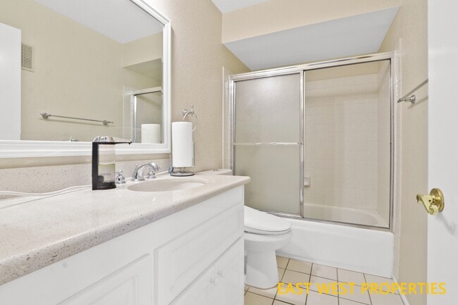 Building Photo - 2409 Sommerset Dr