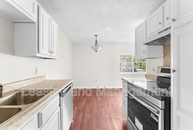 Building Photo - 201 Oakmont Ave