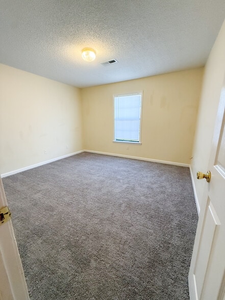 Building Photo - 412 E Pershing Ave