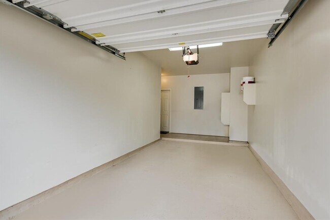 Building Photo - 1310 W Parmer Ln