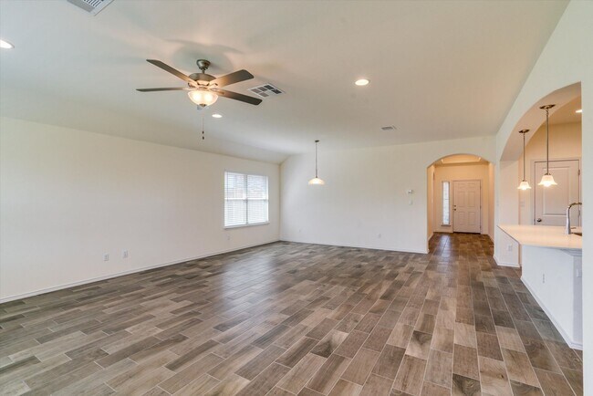 Building Photo - 3500 Pauling Loop