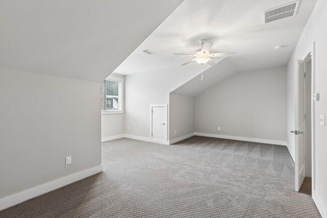 Building Photo - 2974 Hermance Dr NE