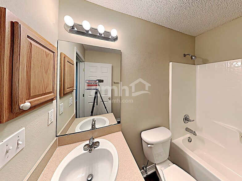 Building Photo - 2712 Taylor Hill Dr