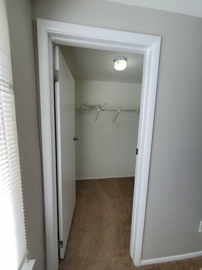 Building Photo - 7516 Pebblestone Dr