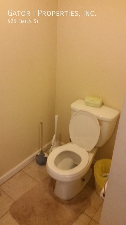 Building Photo - 425 Emily St