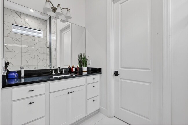 Building Photo - 10195 SW Latium Wy