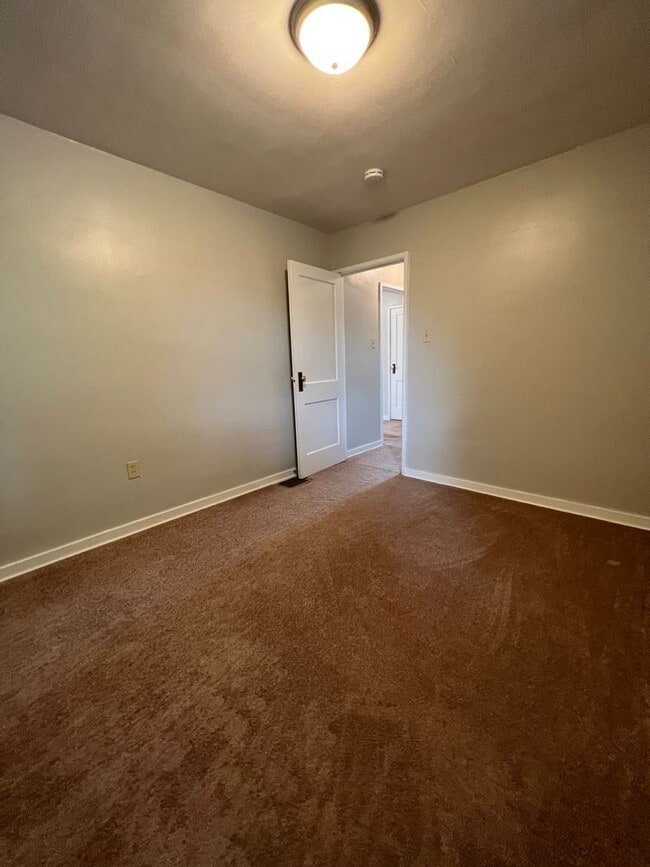 Building Photo - 1257 W 6th St