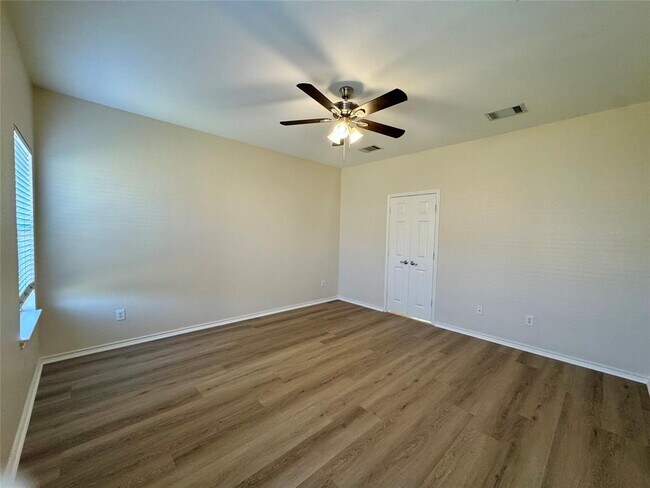 Building Photo - 11606 Hereford St