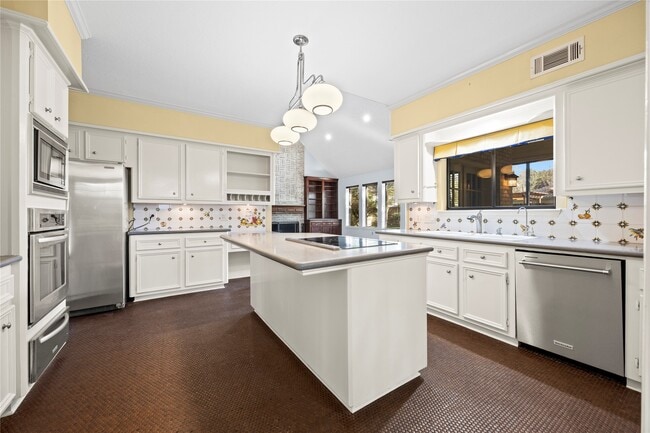 Building Photo - 18227 Longmoor Dr