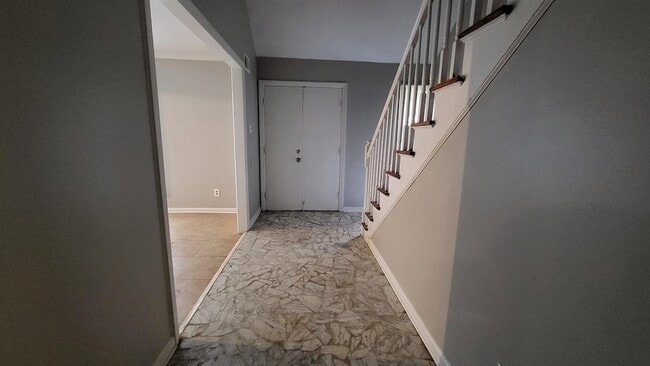 Building Photo - 5195 Wren Cove