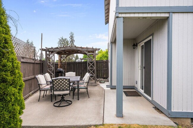 Building Photo - Spacious 3 Bed Home in Southeast Bend