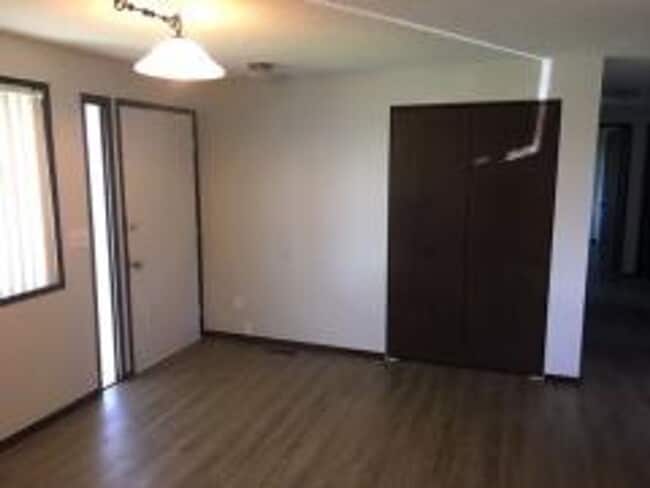 Building Photo - SINGLE FAMILY HOME HORSE PROPERTY ON PRAIRIE AVENUE (APP#106)