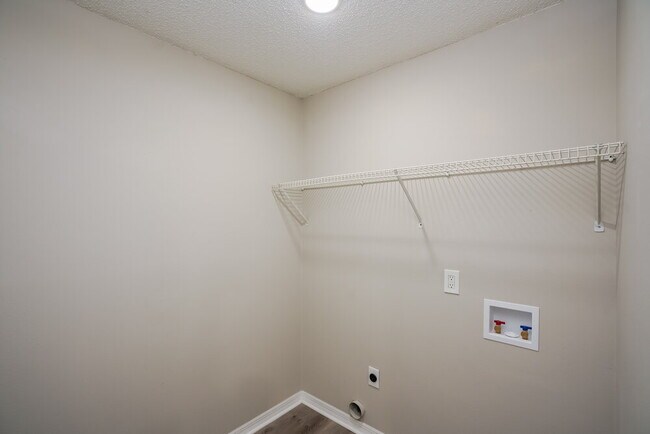 Building Photo - 5208 Oceanside Ct