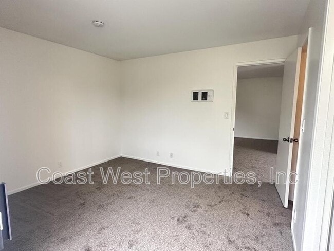 Building Photo - 382 Acacia Ave