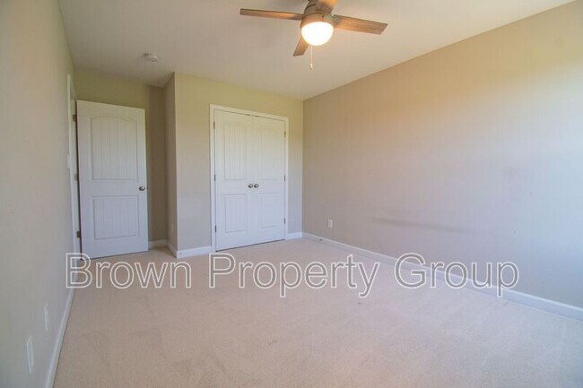 Building Photo - 2220 Oldenburg Ln