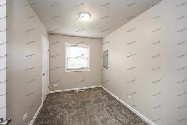 Building Photo - 302 Fulton Ln