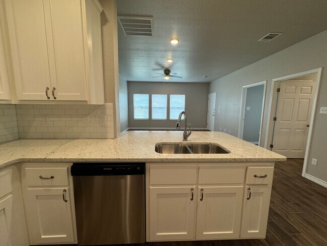 Building Photo - 5403 Rose Gdn Lp