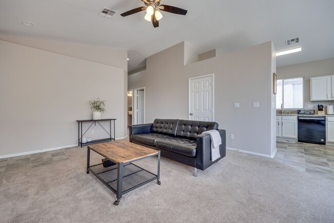 Building Photo - Charming Single-Story Home Near Silverado ...