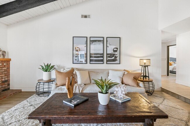 Building Photo - CANYON LAKE 3 BED 2 BATH ON GOLF COURSE