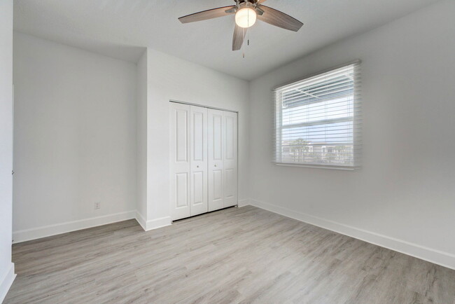 Building Photo - Kingsmoor Way, Wellington, FL 33467 - 3 BR...