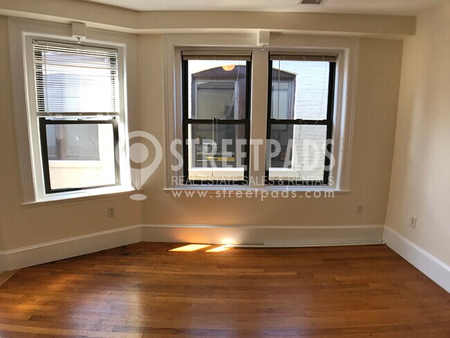 Building Photo - 881 Massachusetts Ave
