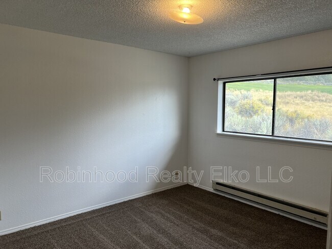 Building Photo - 395 Parkchester Dr