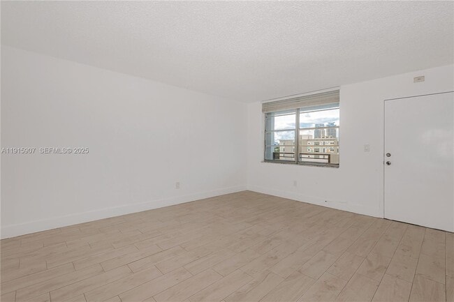 Building Photo - 631 Jefferson Ave