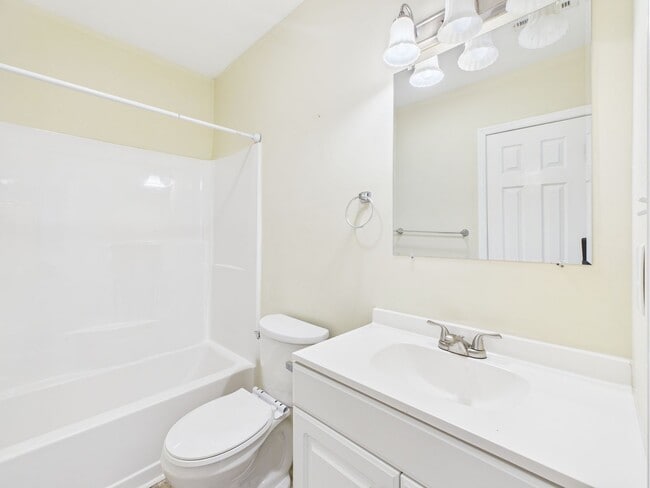 Building Photo - 604 W Vine St