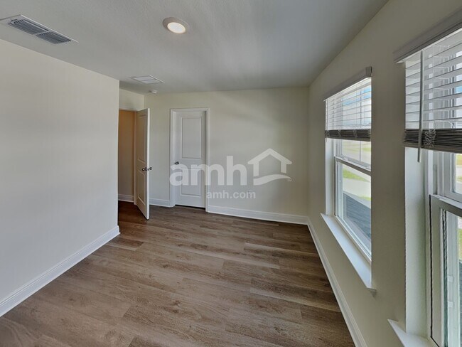 Building Photo - 5981 Sycamore Pl St