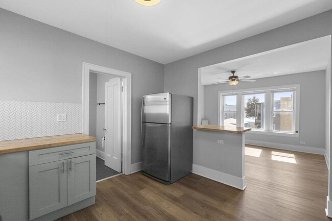 Building Photo - 2 bedroom in Chicago IL 60618