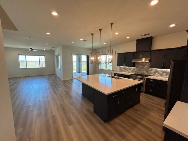 Building Photo - Spacious 4 Bed 2.5 Bath Home in Ellis with Solar!