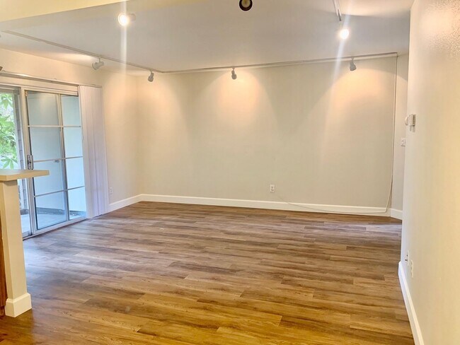 Building Photo - 1 Bedroom in Serene Community in Garden Grove