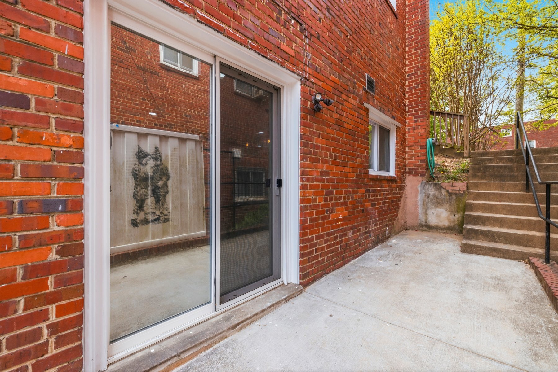 Building Photo - 204 Webster St NE