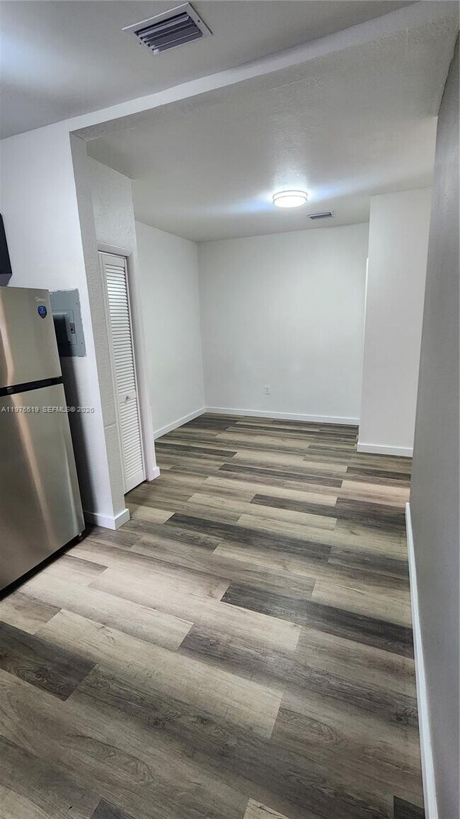 Building Photo - 1726 SW 25th Ave