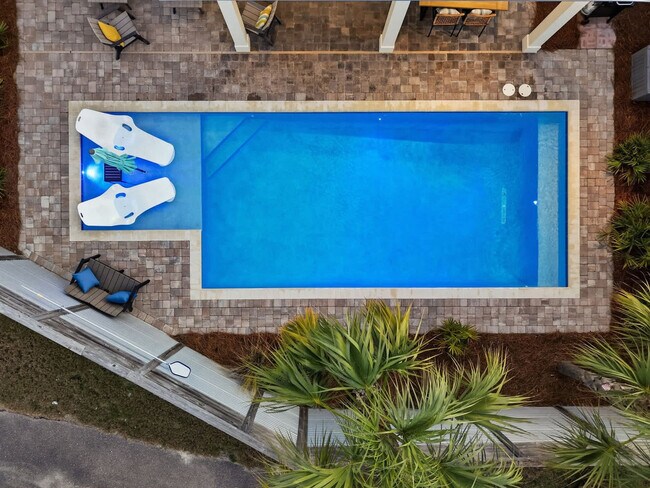 Building Photo - 21310 Pompano Ave