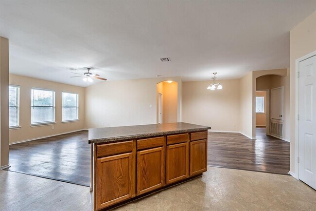 Building Photo - 218 Mossy Rock Dr